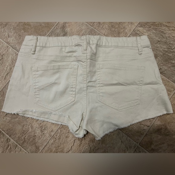 Off white denim shorts with cut off hem size 11 - Picture 2 of 3